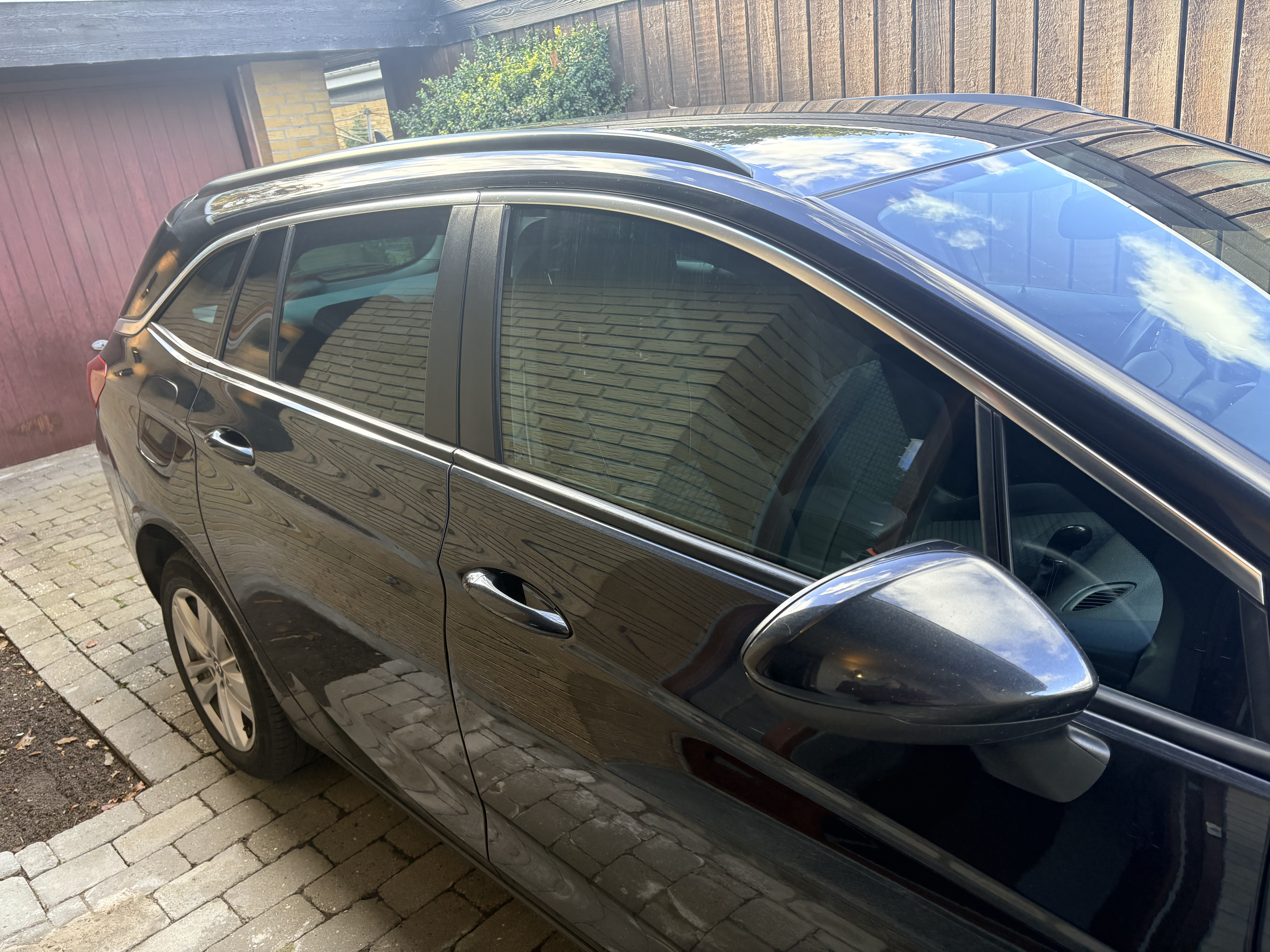 Sort Opel Astra fra 2016