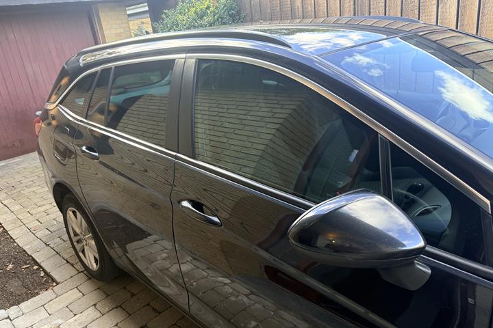 Sort Opel Astra fra 2016