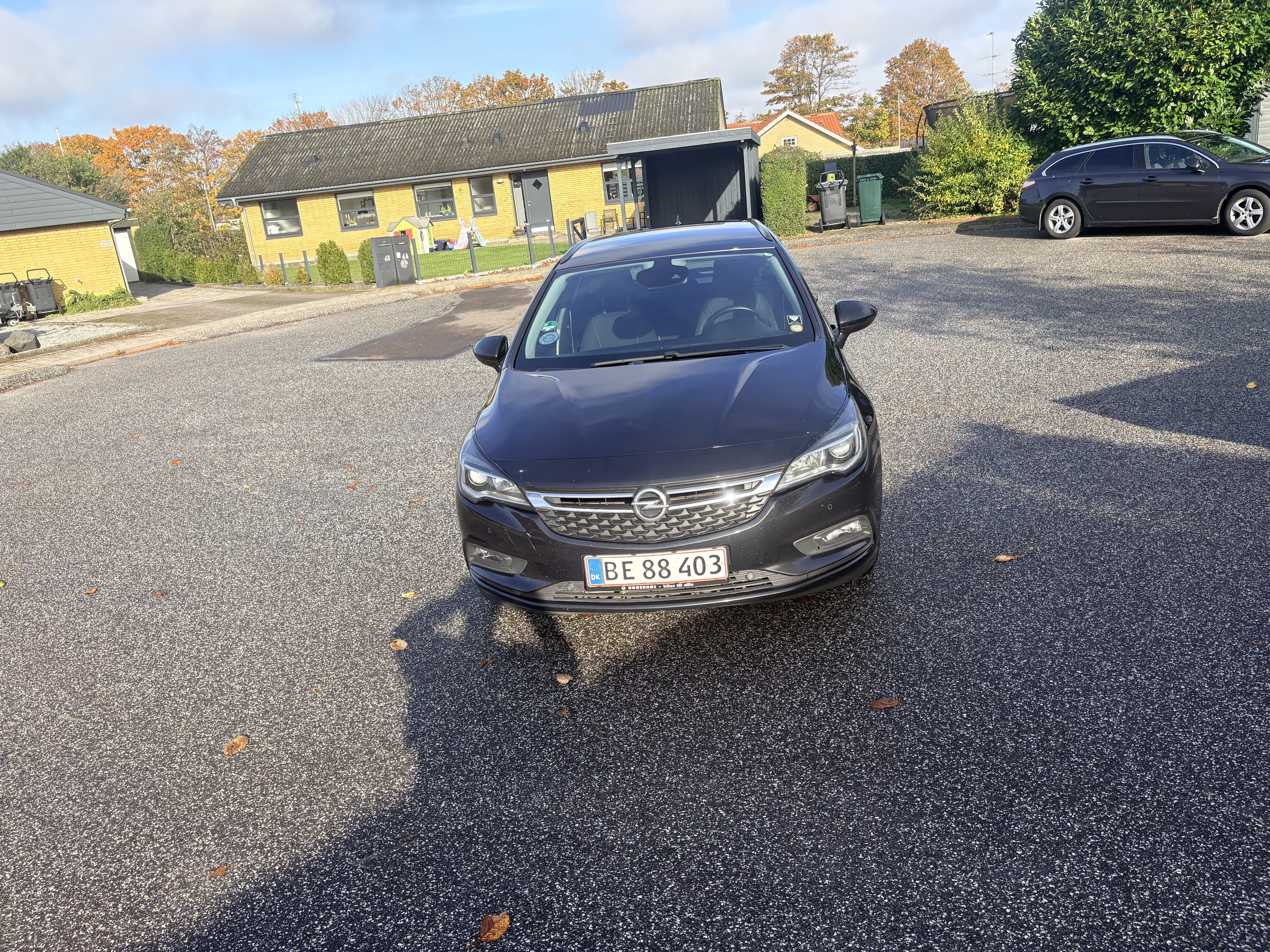 Sort Opel Astra fra 2016