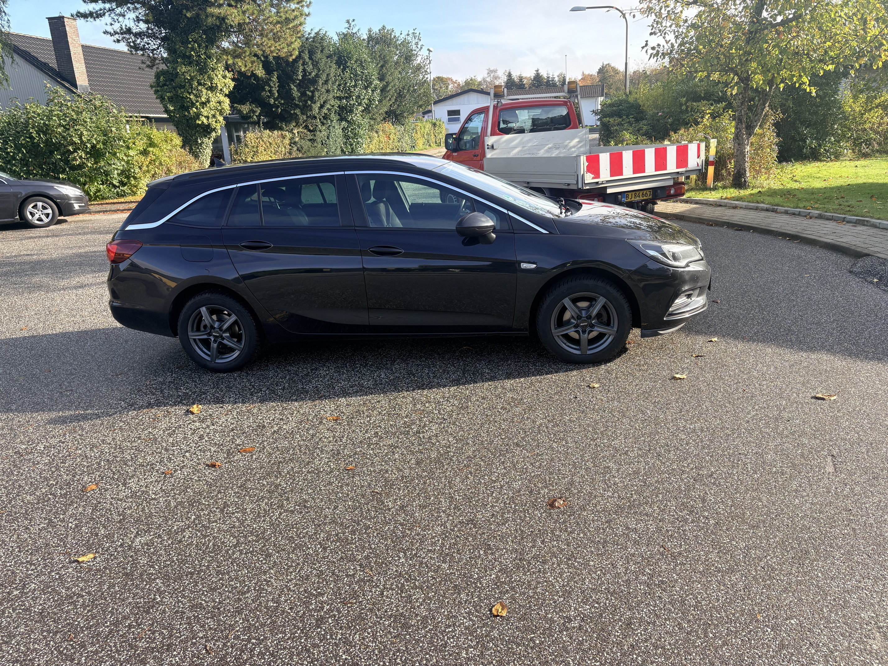 Sort Opel Astra fra 2016