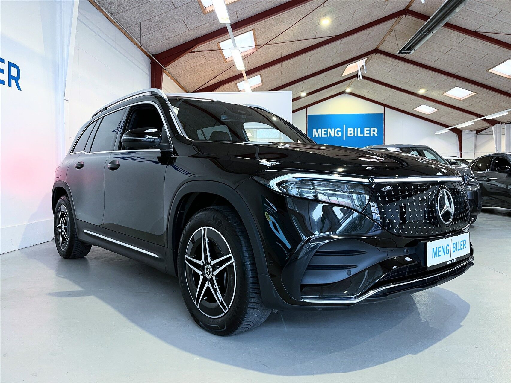 Sort Mercedes EQB250+ fra 2024