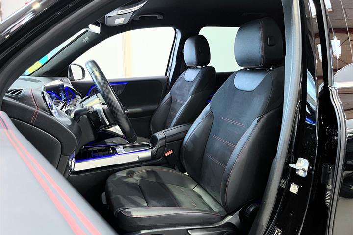 Sort Mercedes EQB250+ fra 2024
