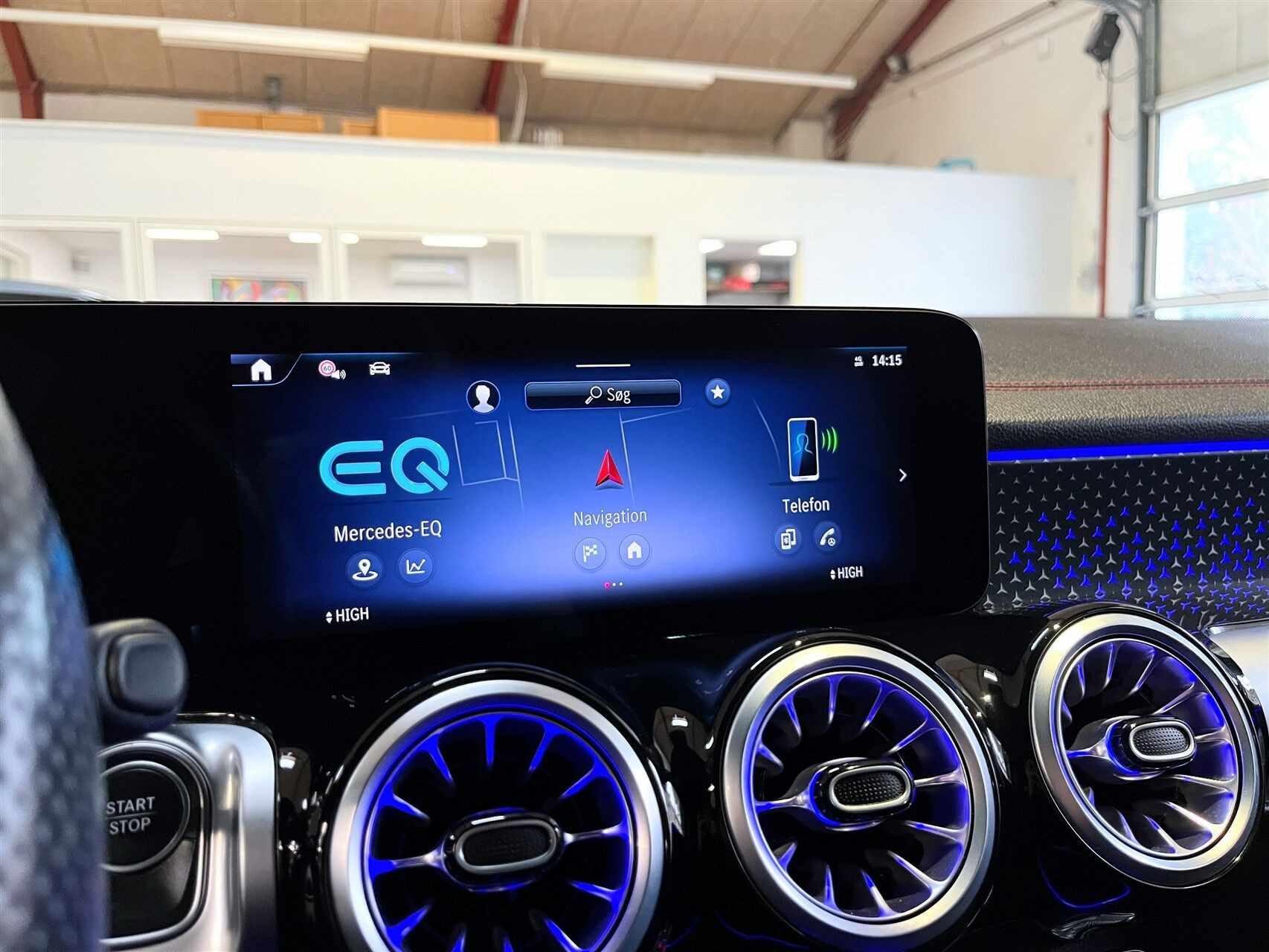 Sort Mercedes EQB250+ fra 2024