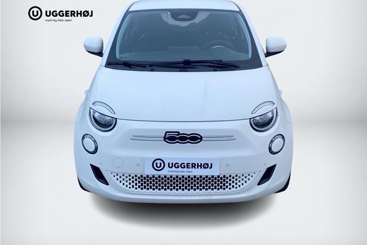 Hvid Fiat 500e fra 2025