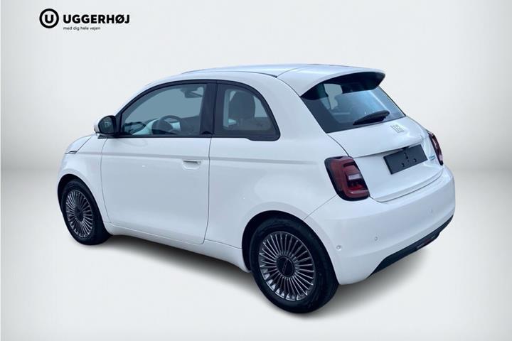 Hvid Fiat 500e fra 2025