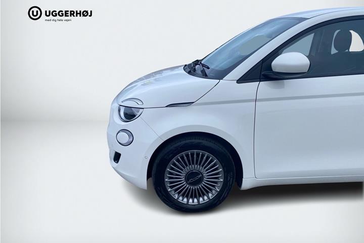 Hvid Fiat 500e fra 2025