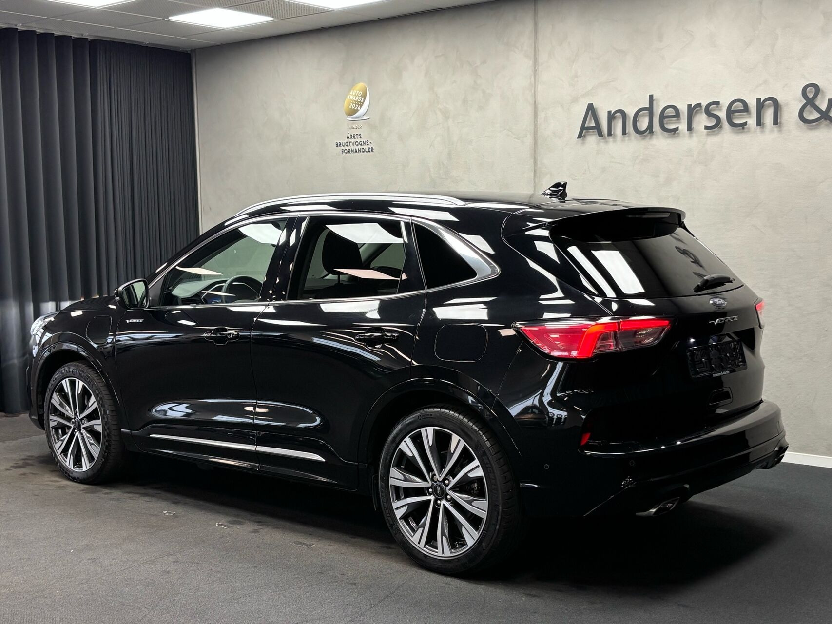 Sort Ford Kuga fra 2021