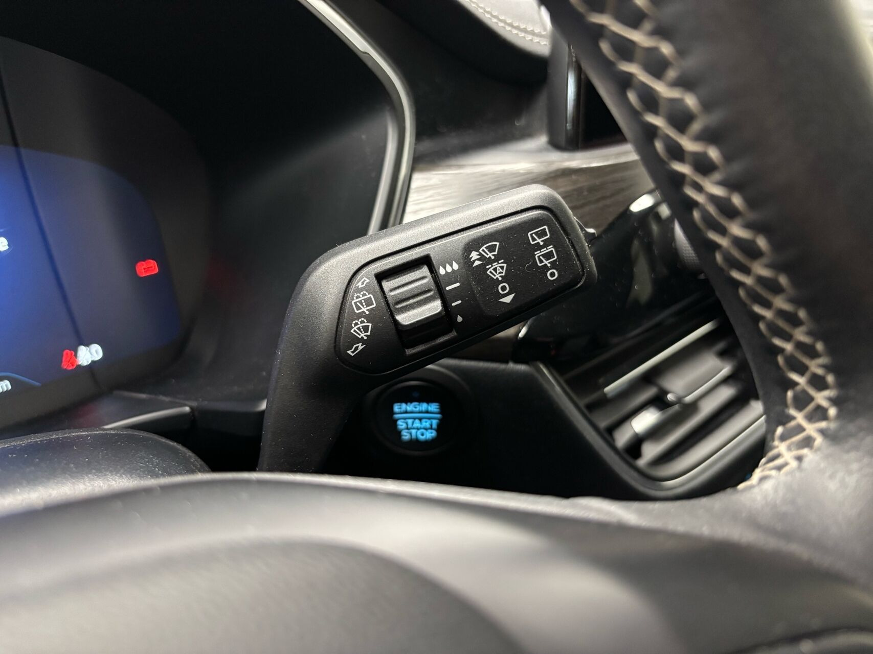 Sort Ford Kuga fra 2021