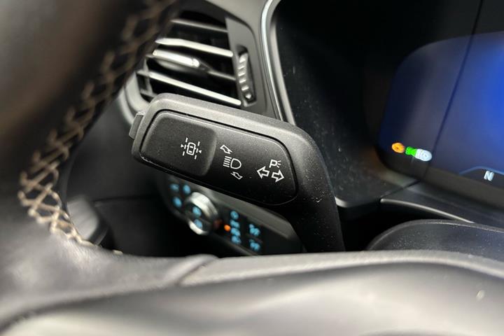Sort Ford Kuga fra 2021