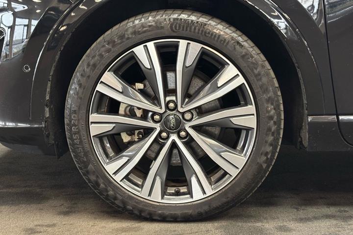 Sort Ford Kuga fra 2021