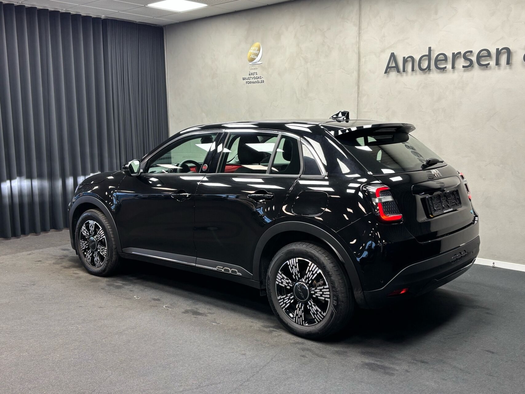 Rød Fiat 600e fra 2025