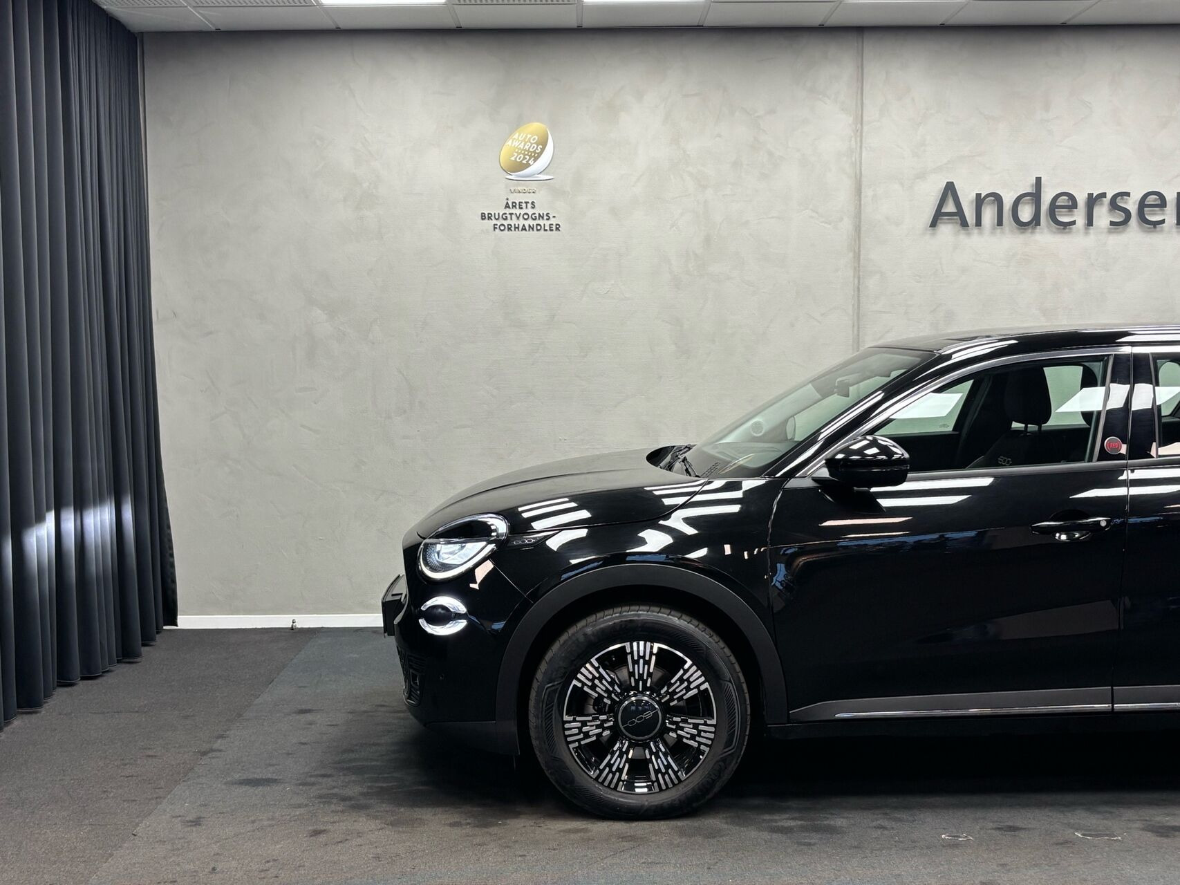 Rød Fiat 600e fra 2025