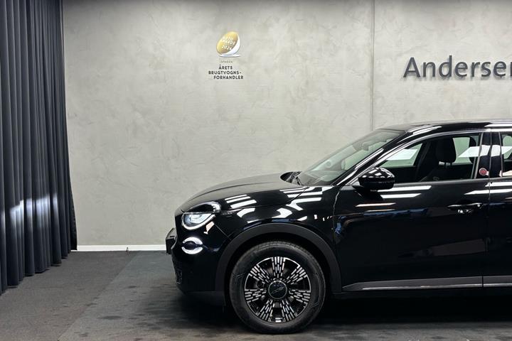Rød Fiat 600e fra 2025