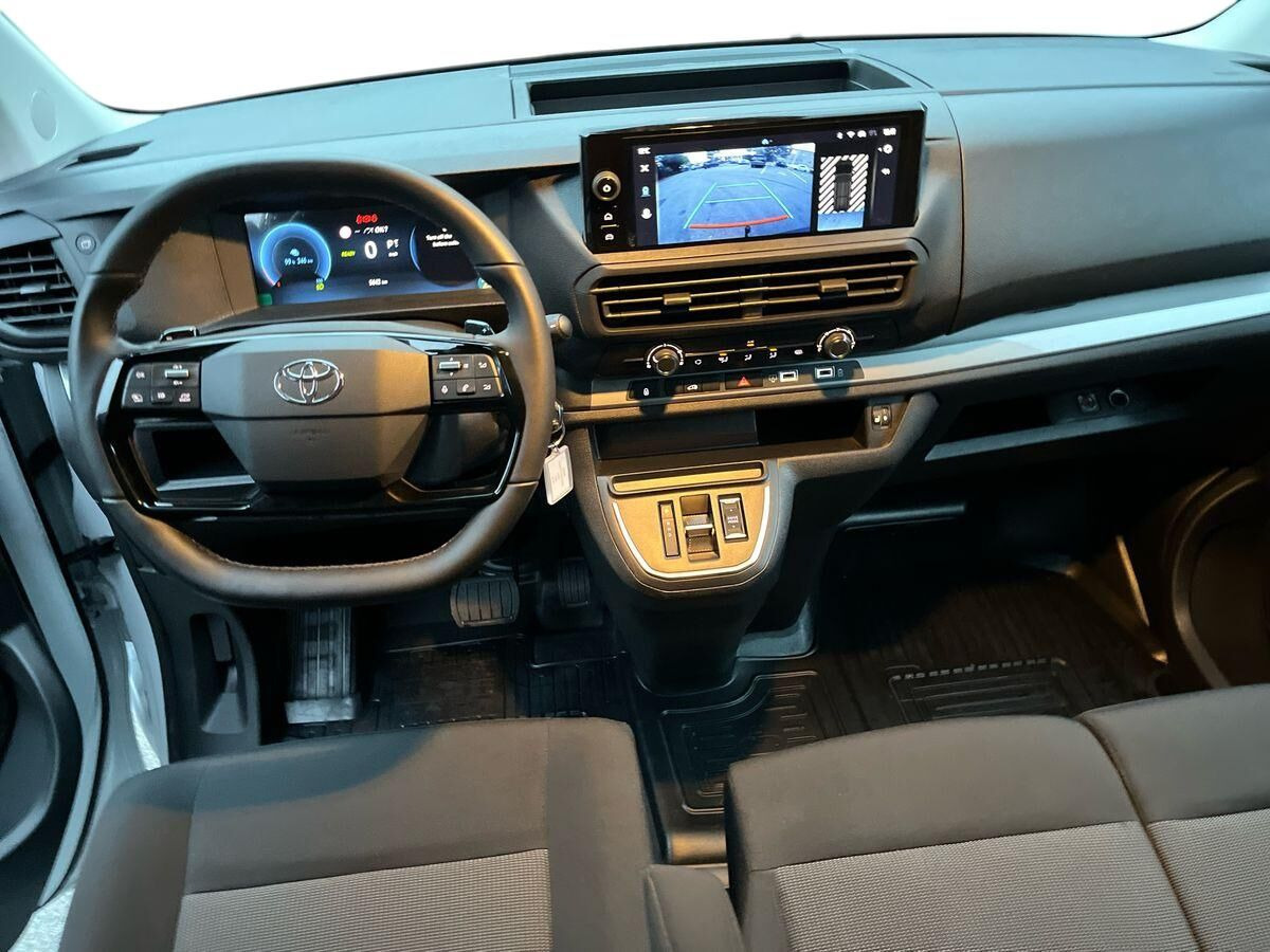 Hvid Toyota Proace Electric fra 2026
