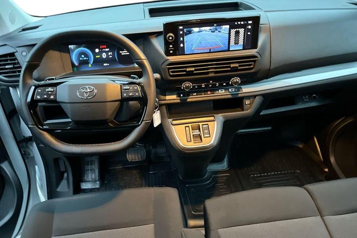 Hvid Toyota Proace Electric fra 2026
