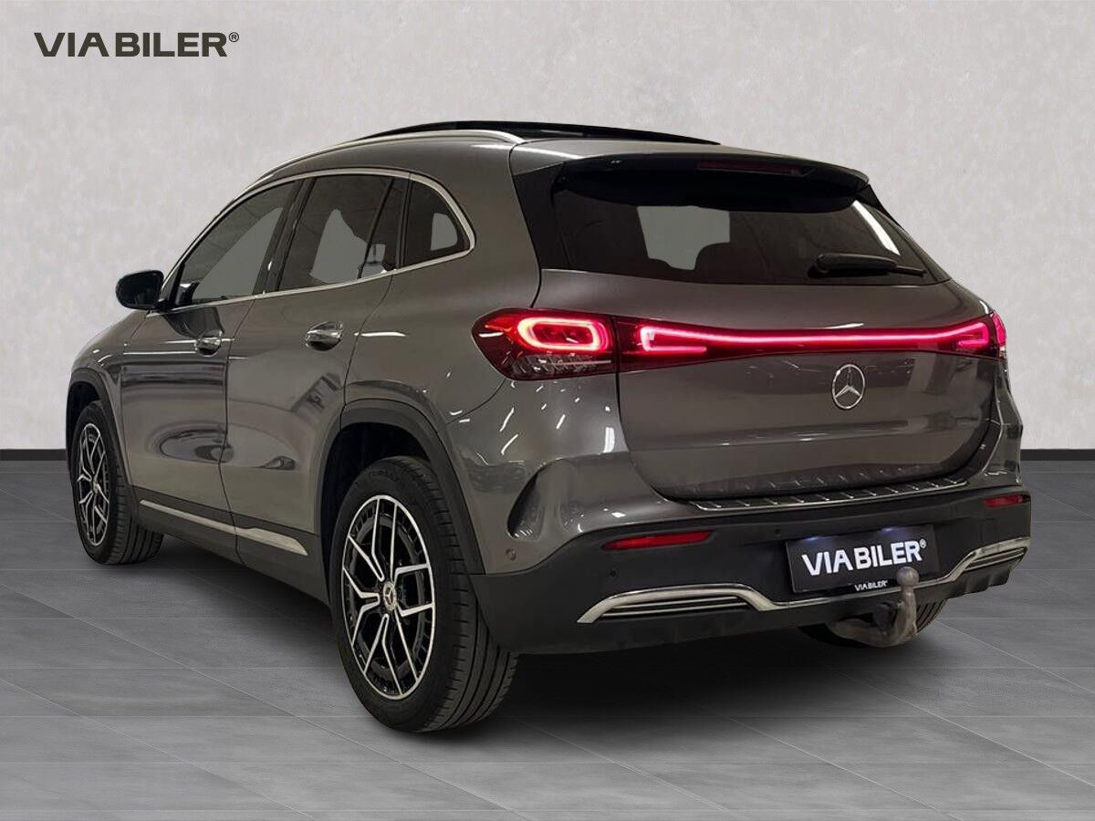 Grå Mercedes EQA250+ fra 2023
