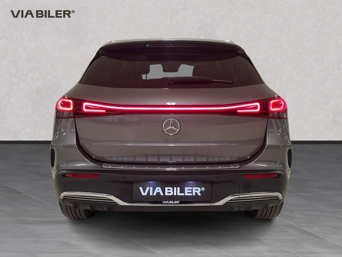 Grå Mercedes EQA250+ fra 2023