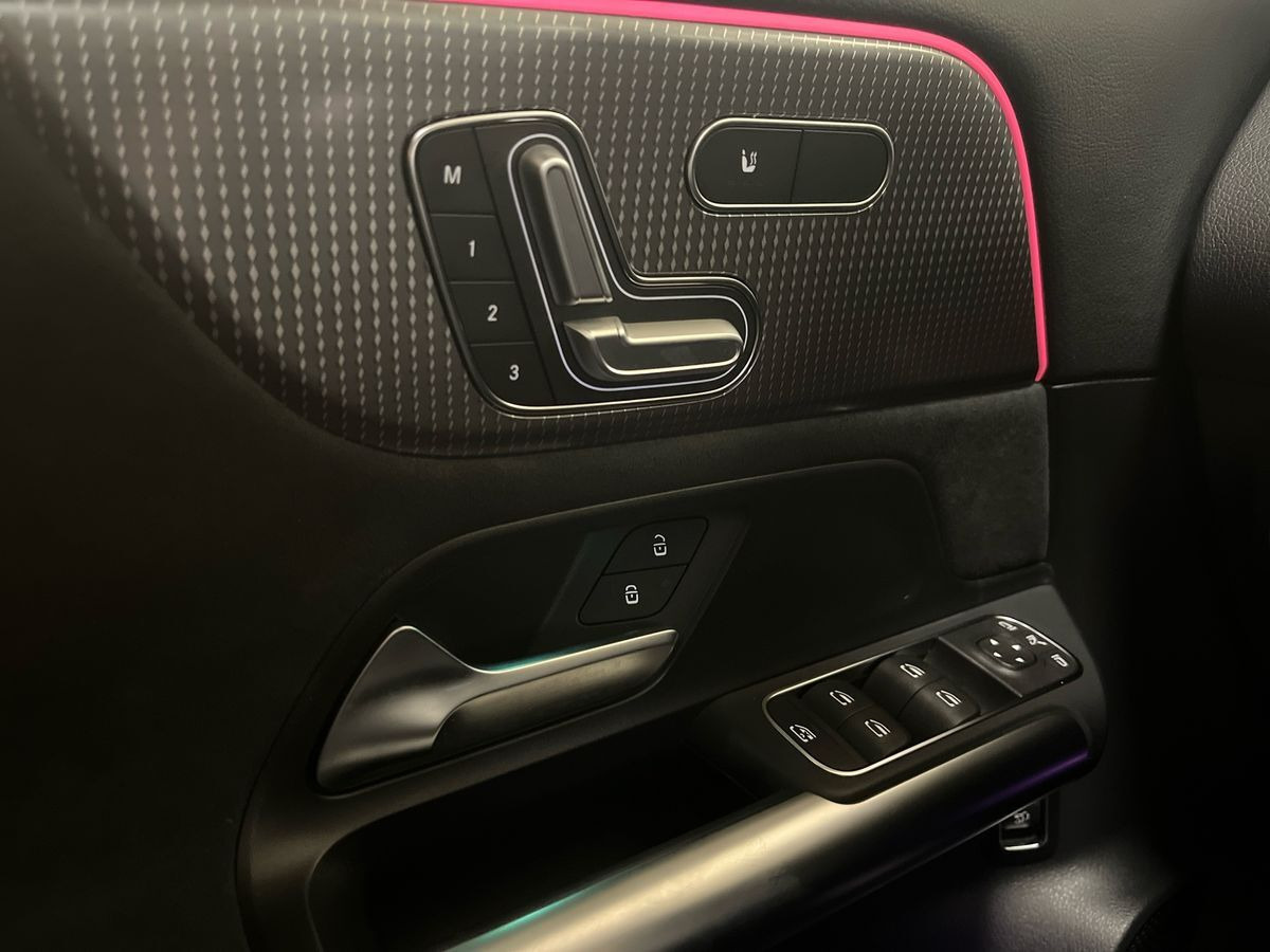 Grå Mercedes EQA250+ fra 2023