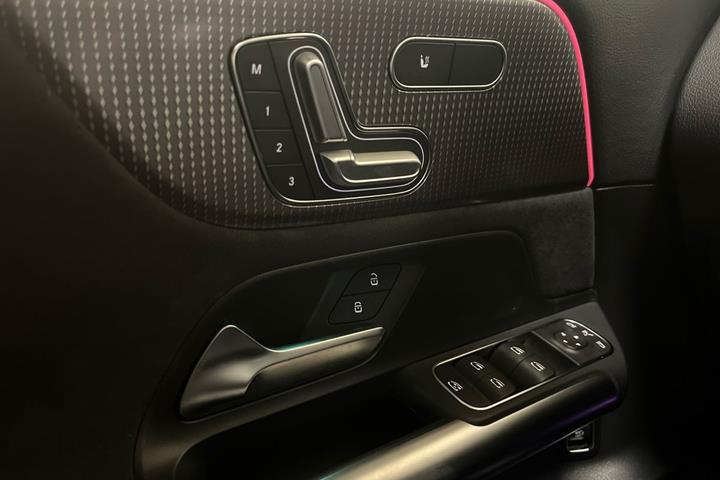 Grå Mercedes EQA250+ fra 2023