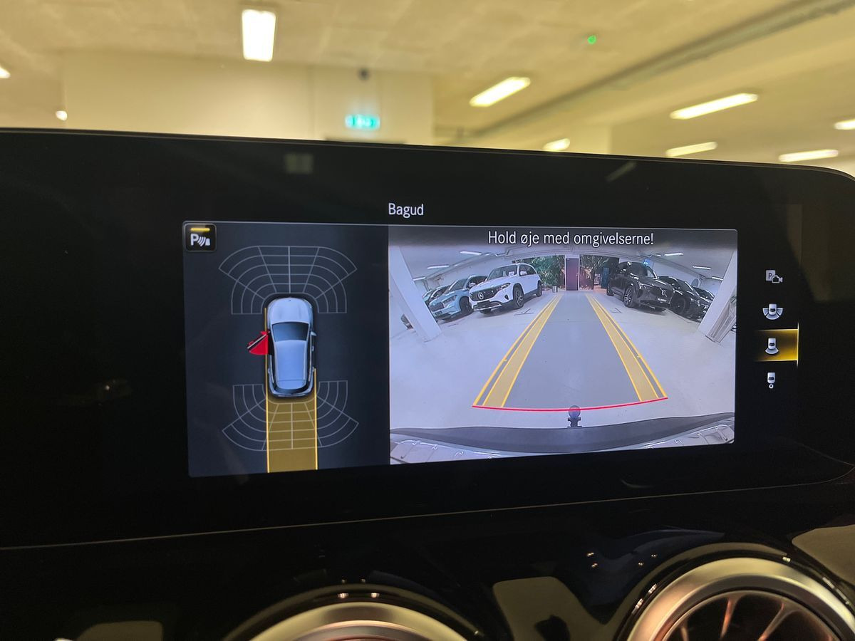 Grå Mercedes EQA250+ fra 2023