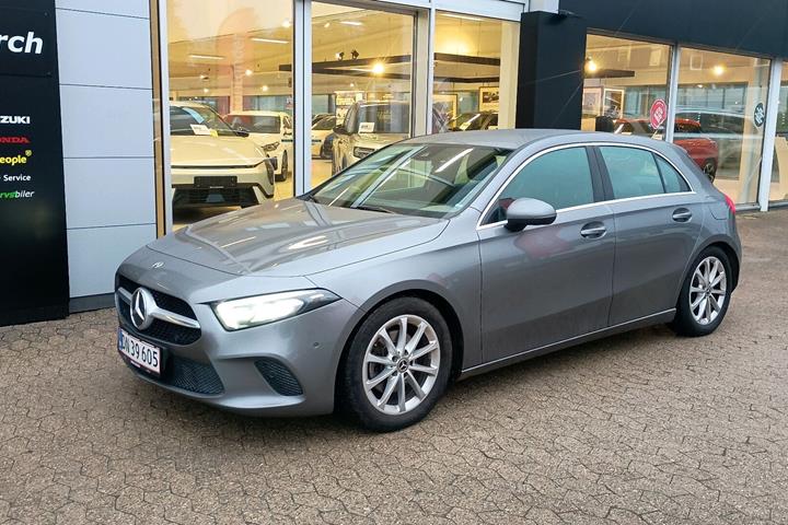 Grå Mercedes A200 fra 2019