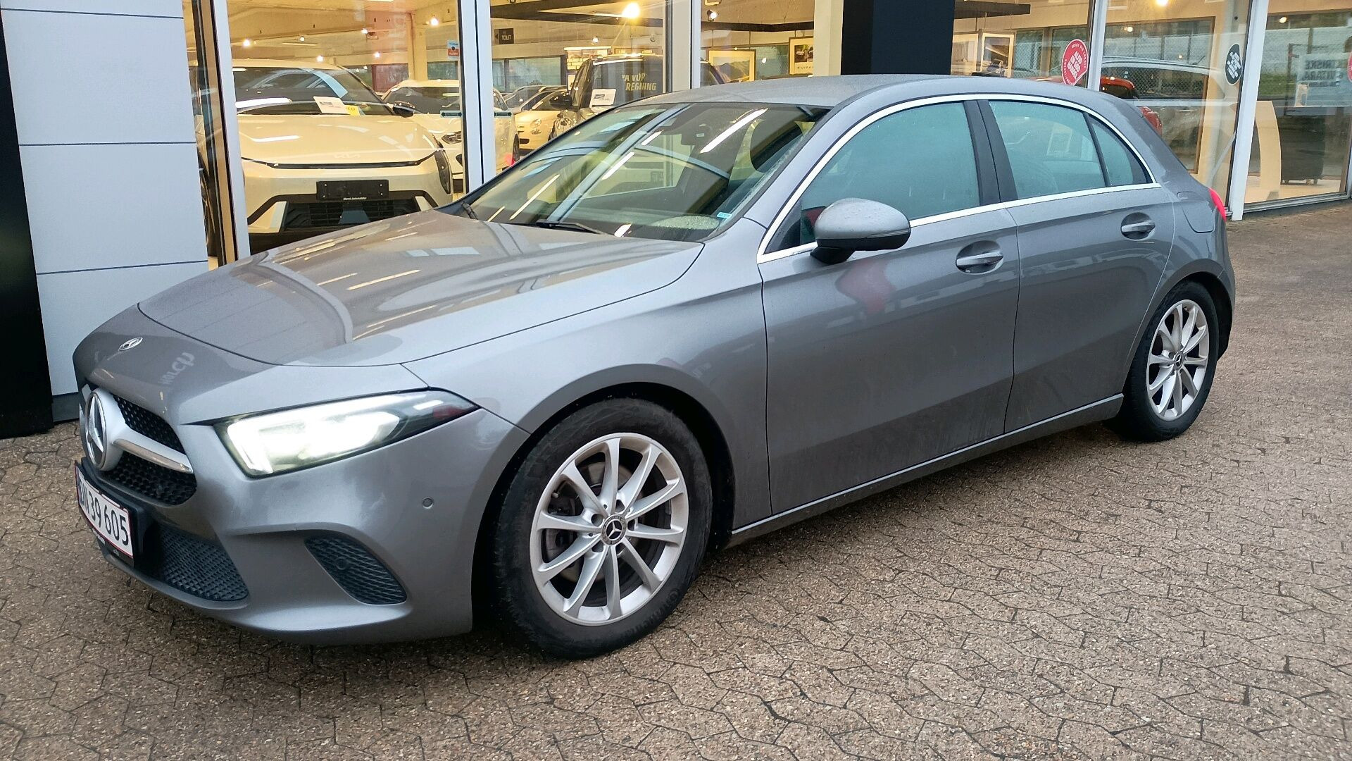Grå Mercedes A200 fra 2019