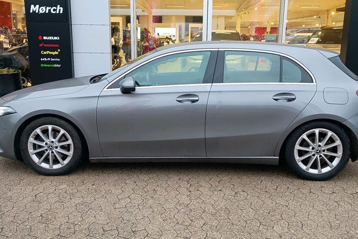 Grå Mercedes A200 fra 2019