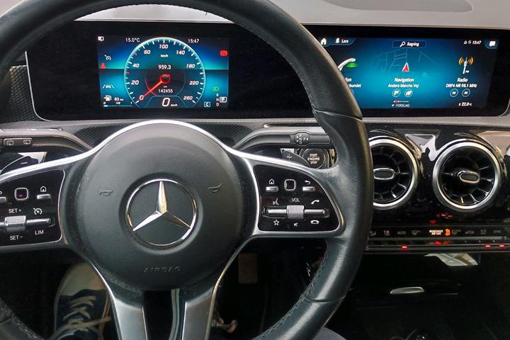 Grå Mercedes A200 fra 2019
