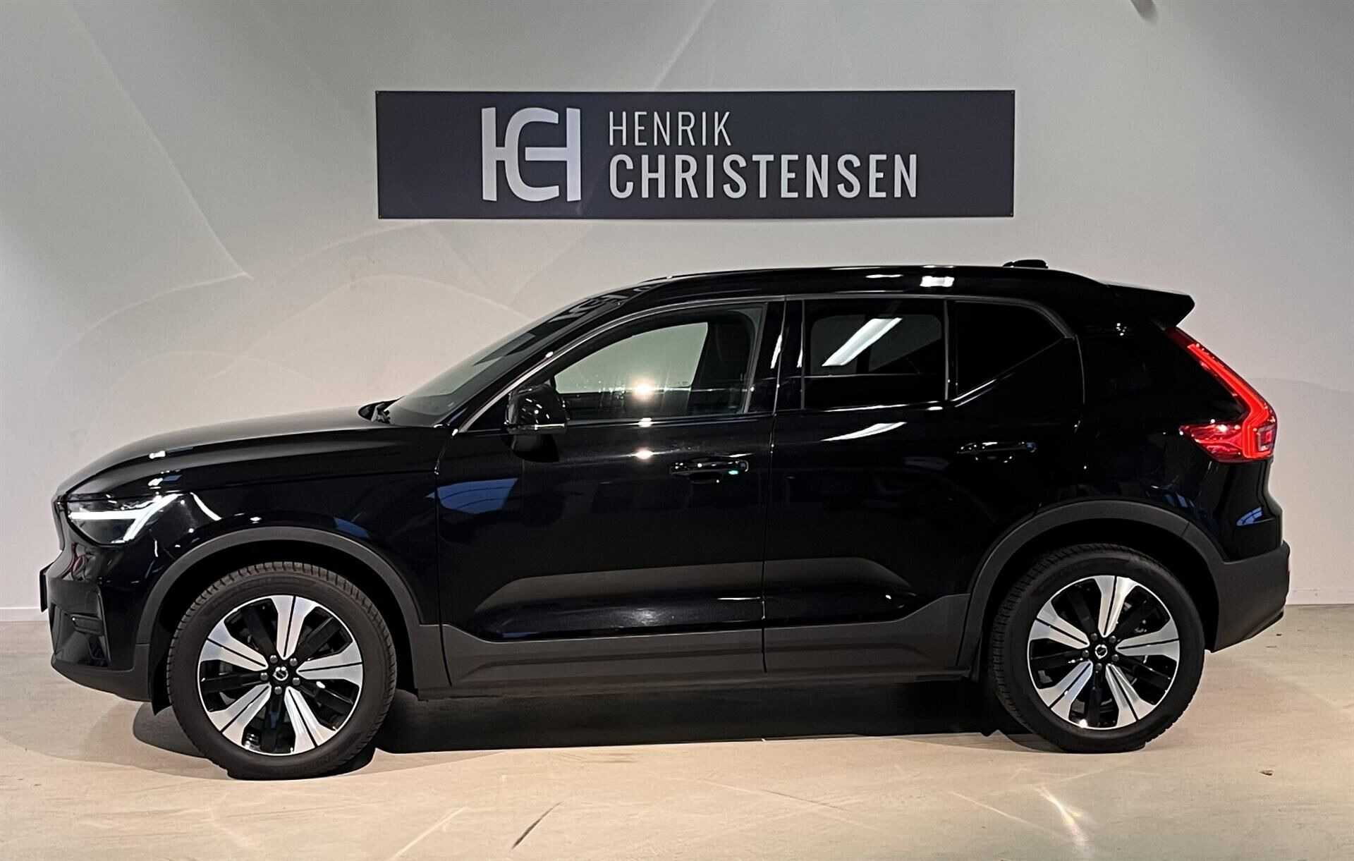 Sort Volvo XC40 fra 2023
