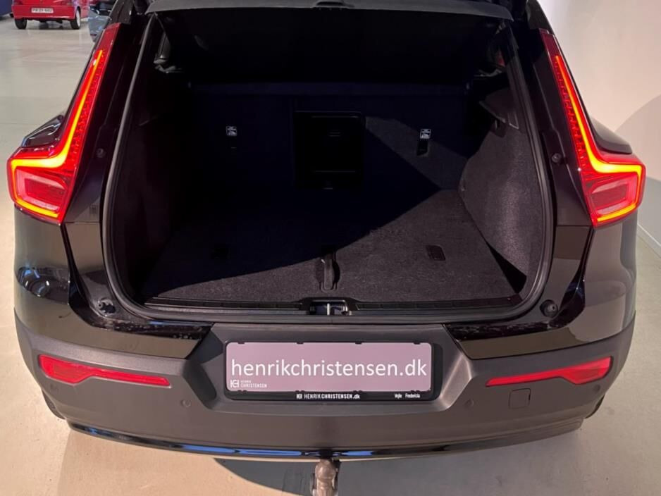 Sort Volvo XC40 fra 2023