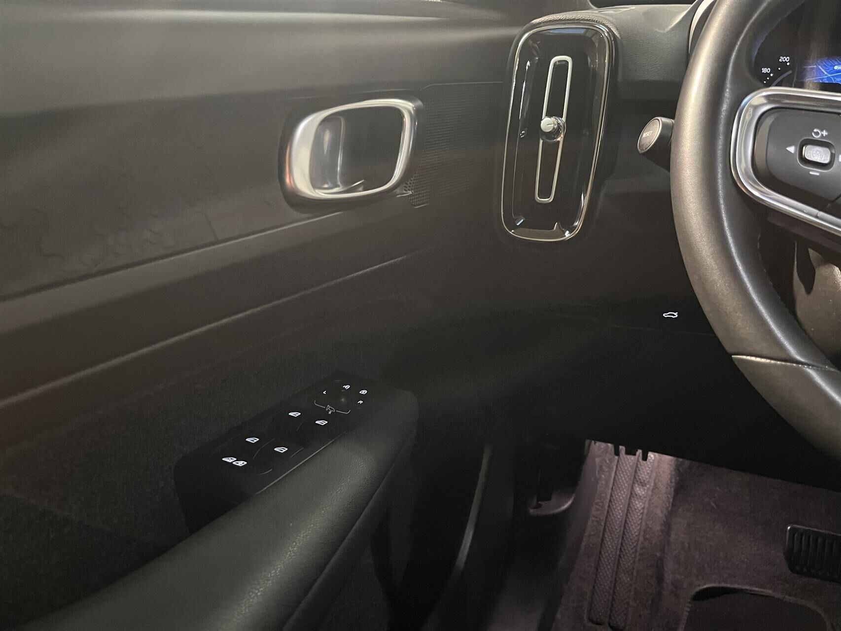 Sort Volvo XC40 fra 2023