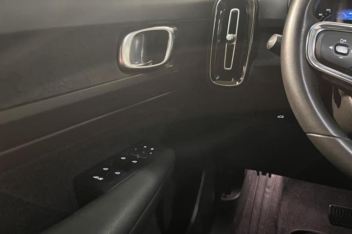 Sort Volvo XC40 fra 2023