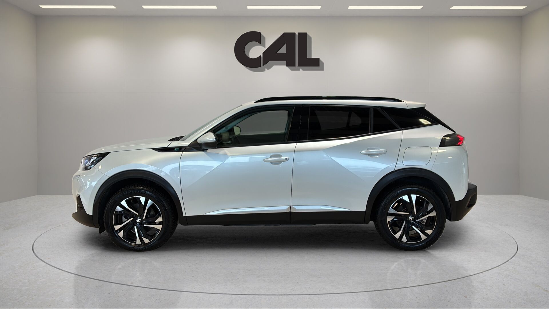 Hvid Peugeot e-2008 fra 2021