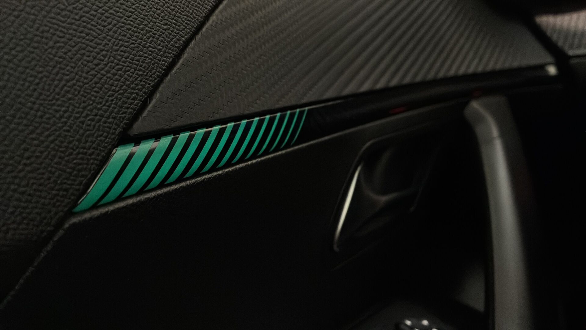 Hvid Peugeot e-2008 fra 2021