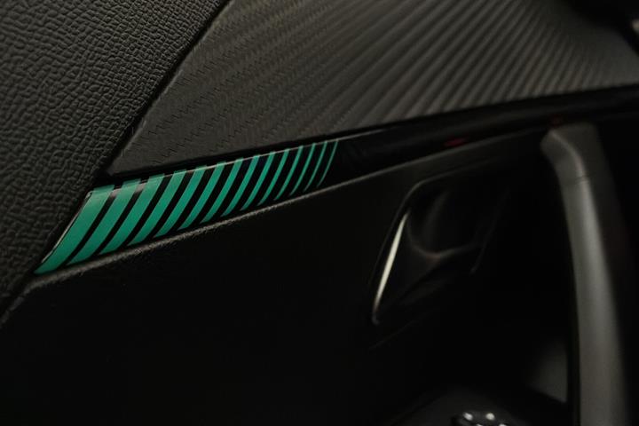 Hvid Peugeot e-2008 fra 2021