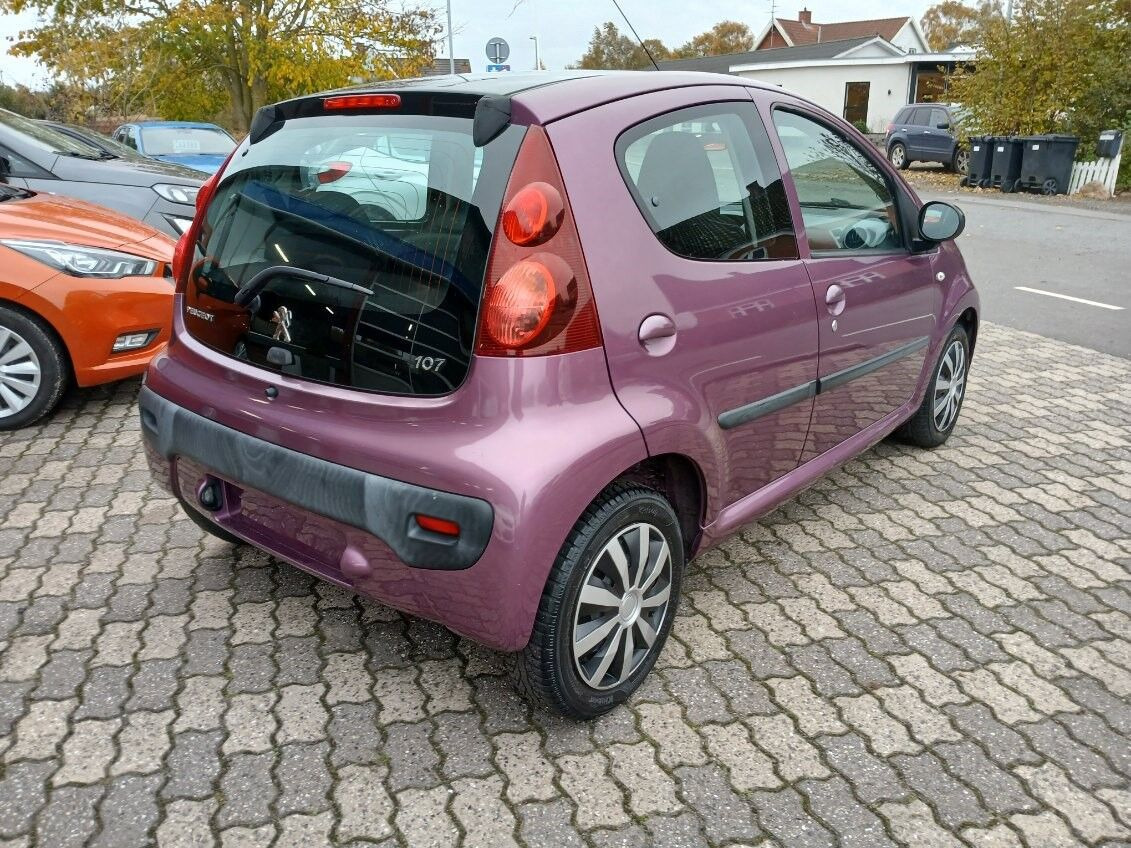 Lilla Peugeot 107 fra 2013