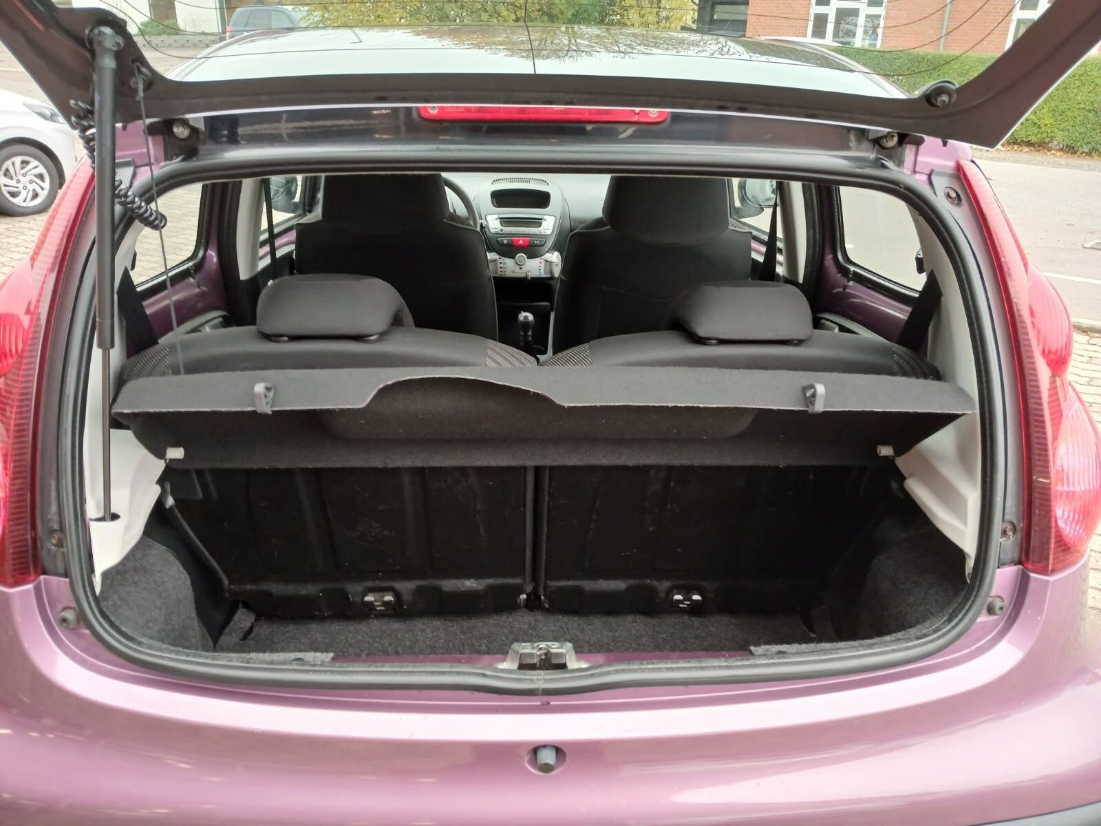 Lilla Peugeot 107 fra 2013