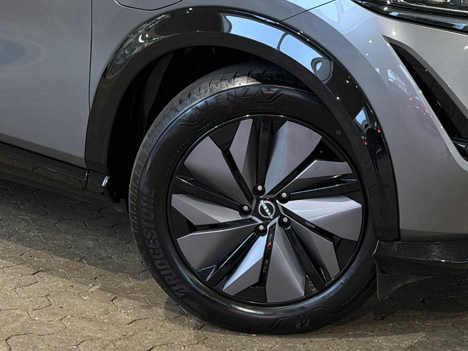 Grå Nissan Ariya fra 2024