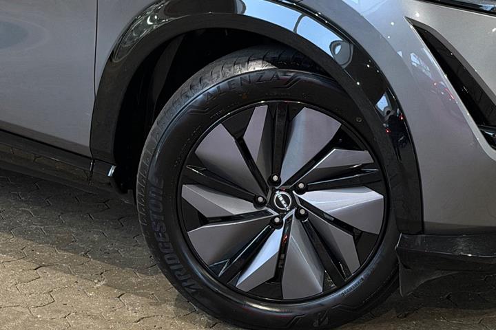 Grå Nissan Ariya fra 2024