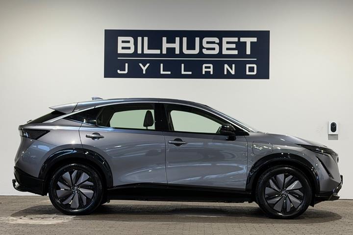 Grå Nissan Ariya fra 2024