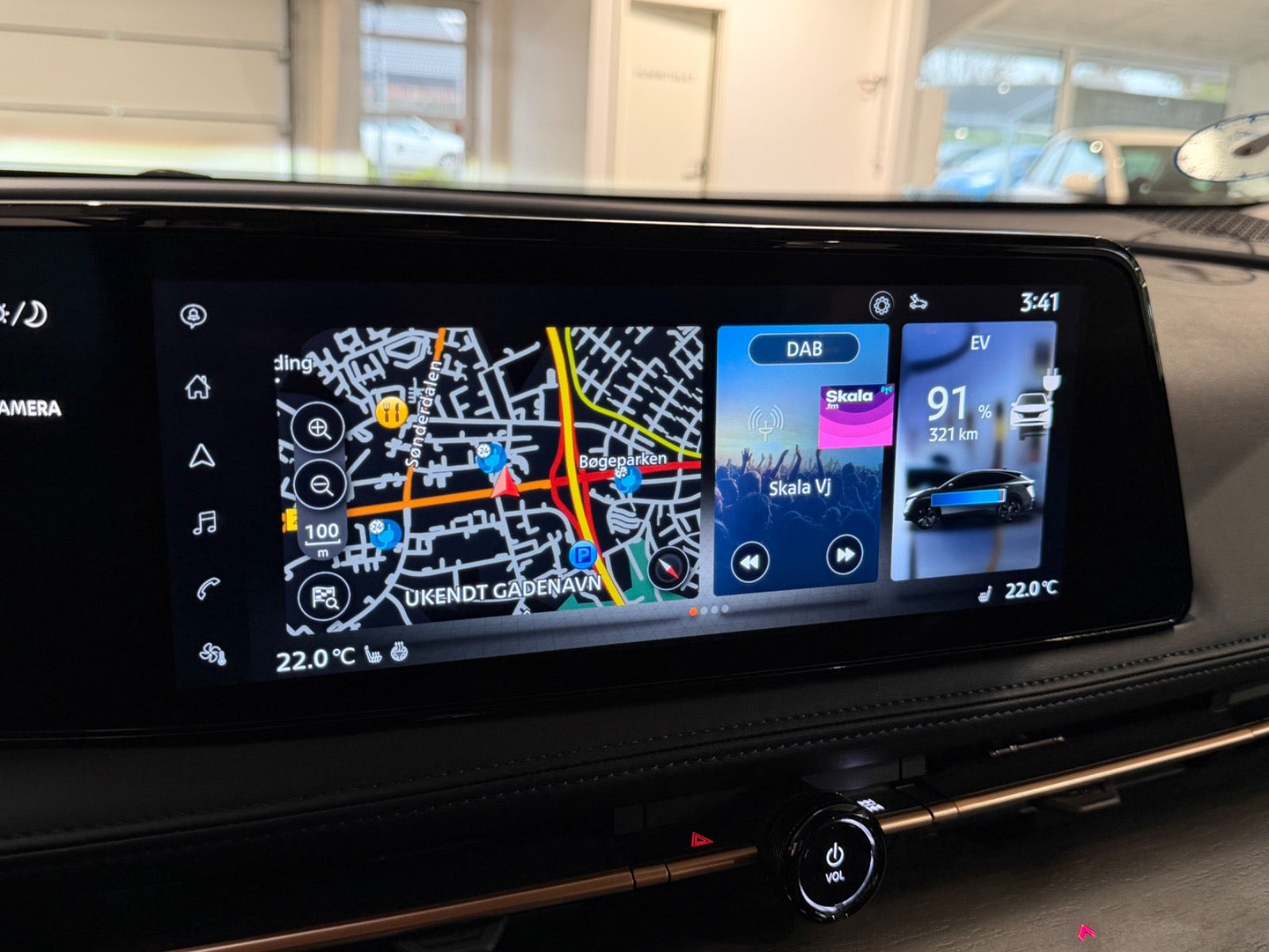 Grå Nissan Ariya fra 2024