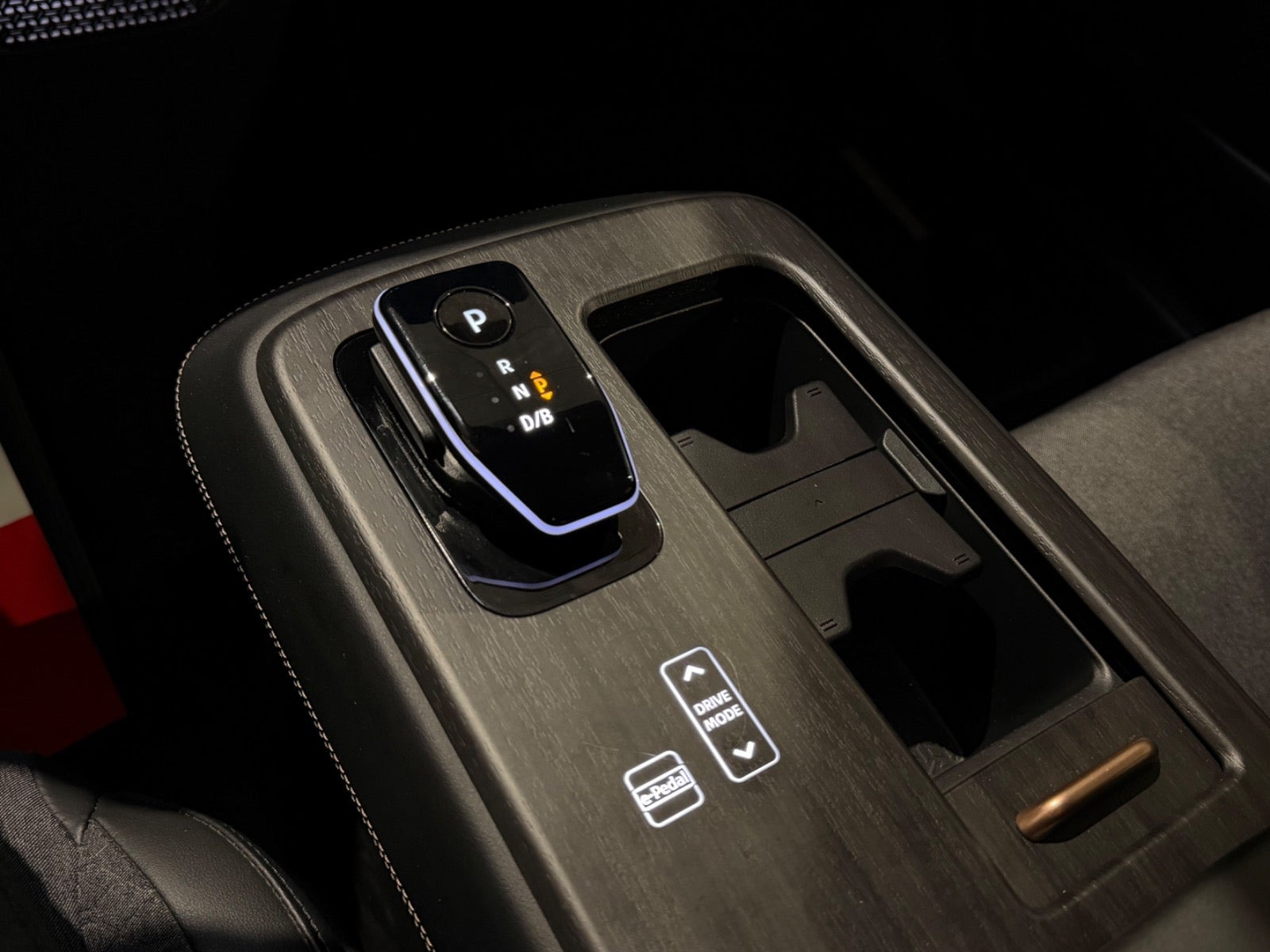 Grå Nissan Ariya fra 2024