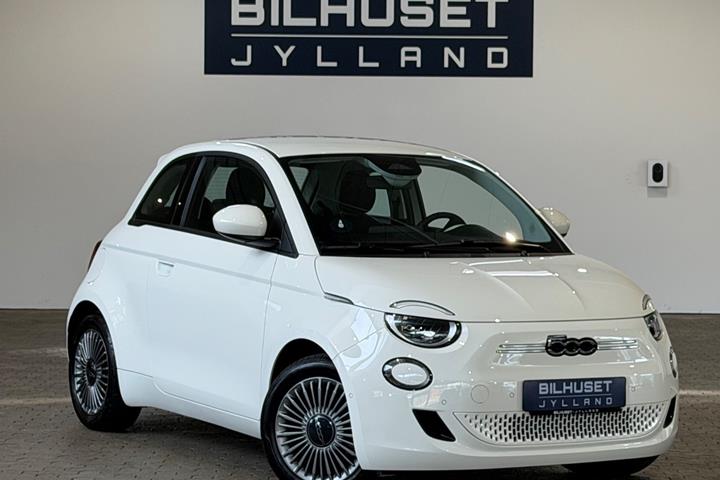 Hvid Fiat 500e fra 2024