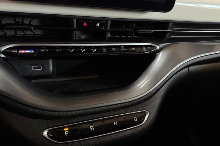 Hvid Fiat 500e fra 2024