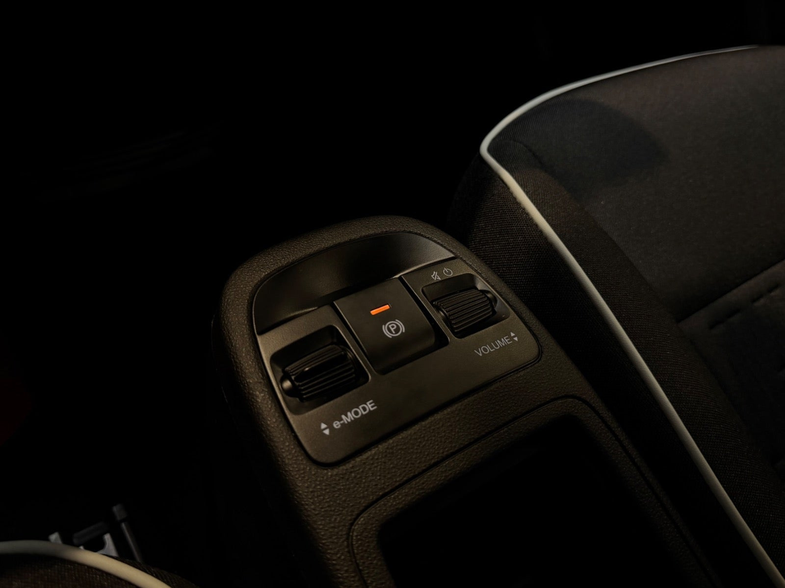 Hvid Fiat 500e fra 2024