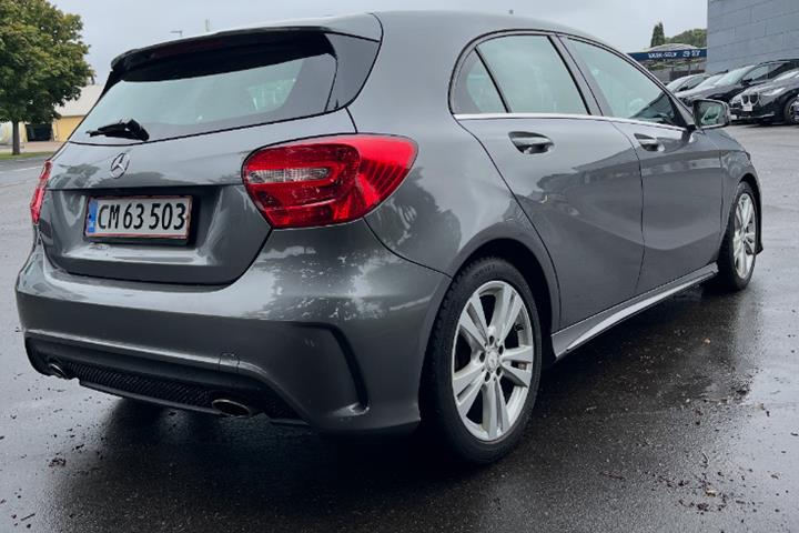 Grå Mercedes A200 fra 2013