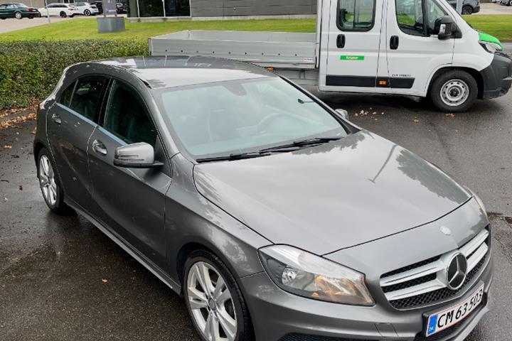 Grå Mercedes A200 fra 2013
