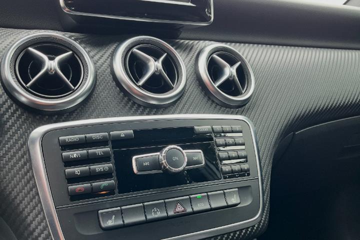 Grå Mercedes A200 fra 2013