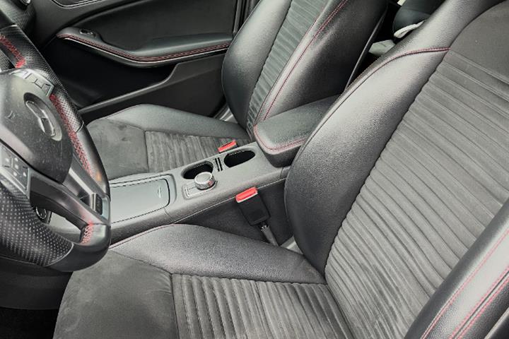 Grå Mercedes A200 fra 2013
