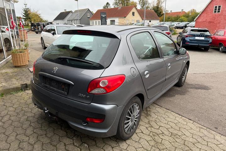 Grå Peugeot 206+ fra 2011